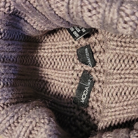Moda International sweater - Picture 2 of 3